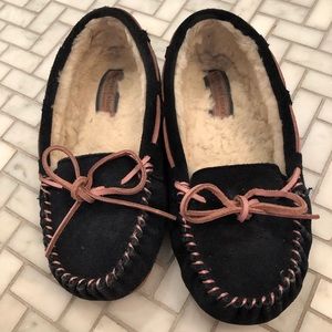 Women’s vineyard vines slippers